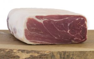 prosciutto crudo stagionato bio disossato formato mattonella del prosciuttificio valserio